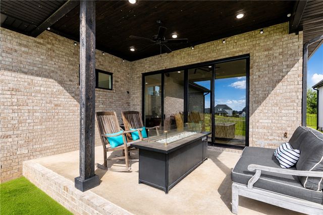 8010 W Kettering Court, Rogers, AR 72758