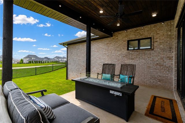 8010 W Kettering Court, Rogers, AR 72758