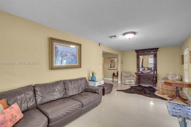 1320 SW 84th Ave, Miami, FL 33144