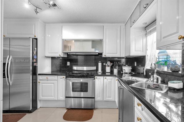 1320 SW 84th Ave, Miami, FL 33144