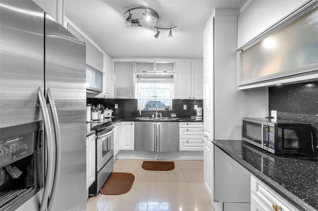 1320 SW 84th Ave, Miami, FL 33144