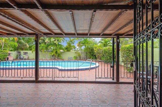 1320 SW 84th Ave, Miami, FL 33144