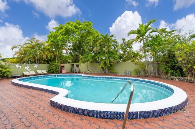 1320 SW 84th Ave, Miami, FL 33144