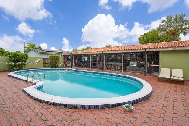 1320 SW 84th Ave, Miami, FL 33144