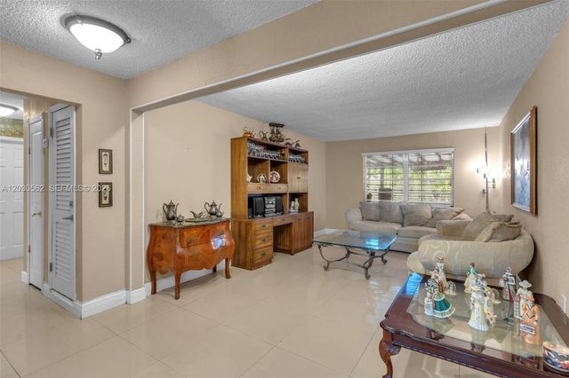 1320 SW 84th Ave, Miami, FL 33144