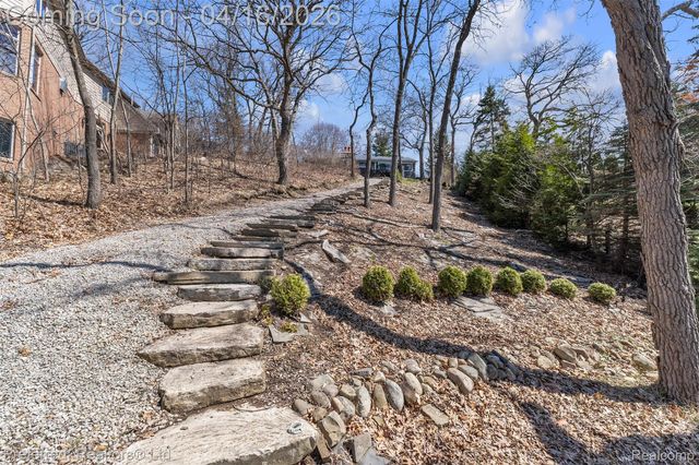 3525 Whitfield Drive, Waterford Charter Township, MI 48329