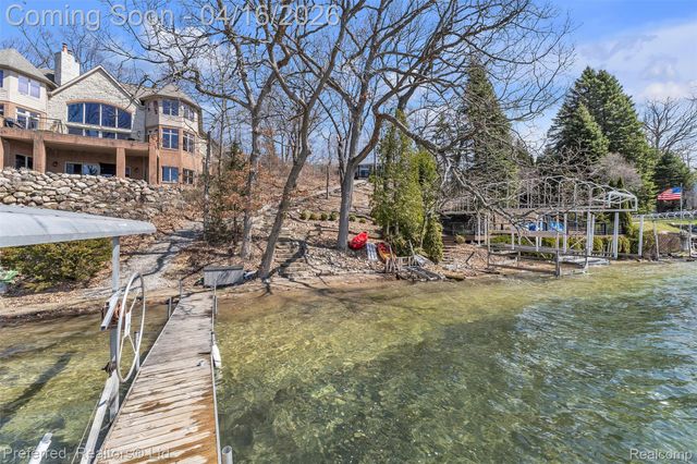 3525 Whitfield Drive, Waterford Charter Township, MI 48329