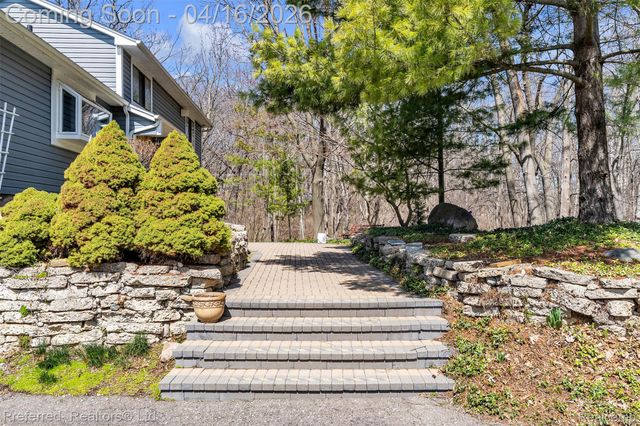 3525 Whitfield Drive, Waterford Charter Township, MI 48329