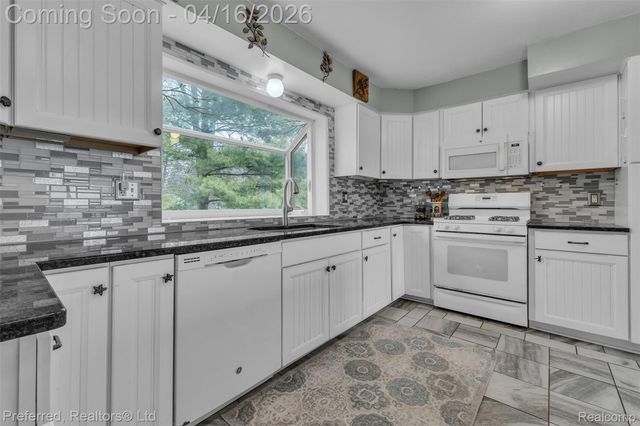 3525 Whitfield Drive, Waterford Charter Township, MI 48329