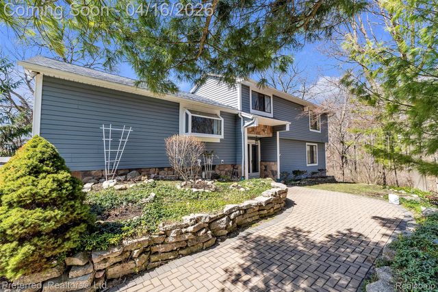 3525 Whitfield Drive, Waterford Charter Township, MI 48329