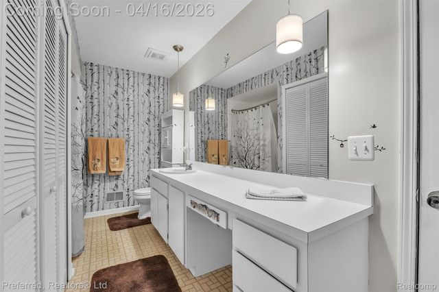 3525 Whitfield Drive, Waterford Charter Township, MI 48329