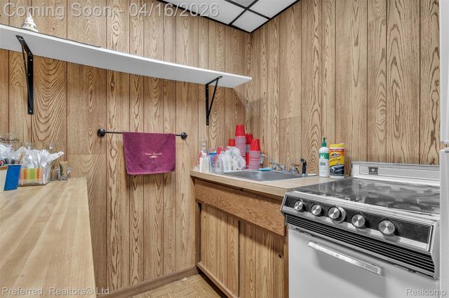 3525 Whitfield Drive, Waterford Charter Township, MI 48329