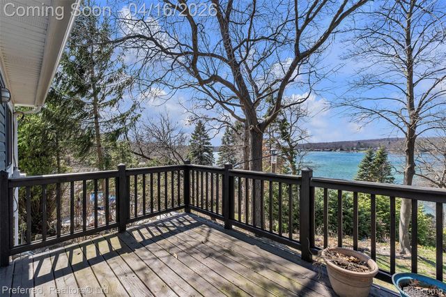 3525 Whitfield Drive, Waterford Charter Township, MI 48329