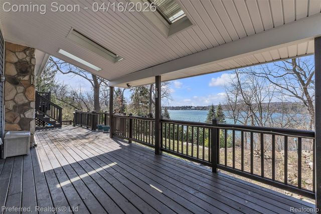 3525 Whitfield Drive, Waterford Charter Township, MI 48329