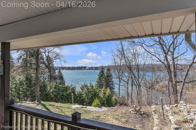 3525 Whitfield Drive, Waterford Charter Township, MI 48329