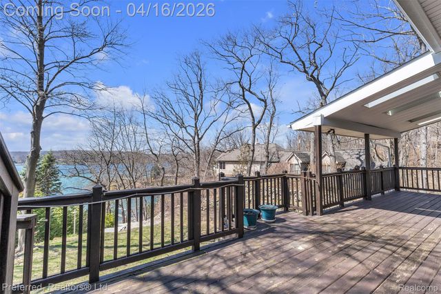 3525 Whitfield Drive, Waterford Charter Township, MI 48329