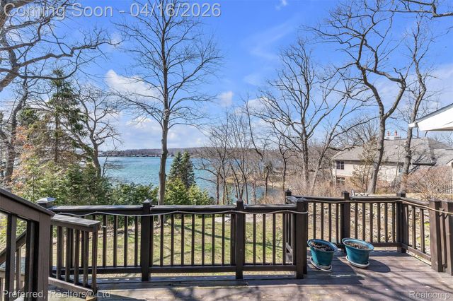 3525 Whitfield Drive, Waterford Charter Township, MI 48329