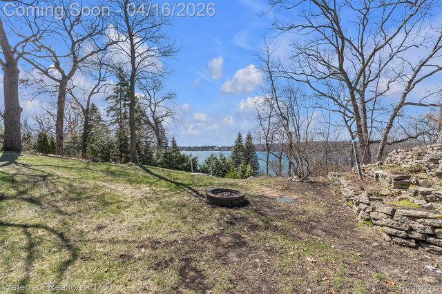 3525 Whitfield Drive, Waterford Charter Township, MI 48329