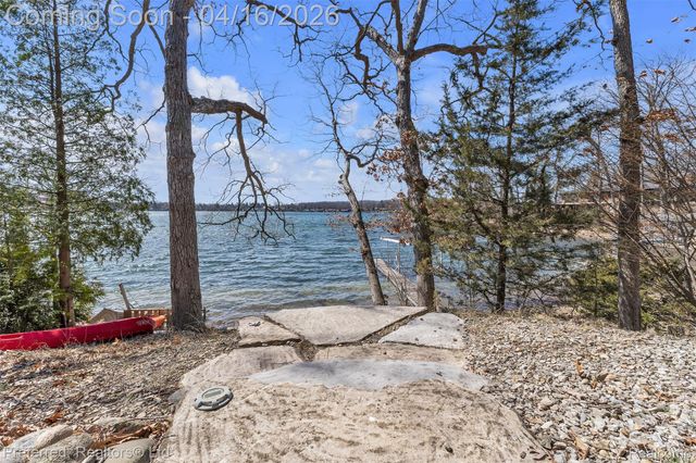 3525 Whitfield Drive, Waterford Charter Township, MI 48329