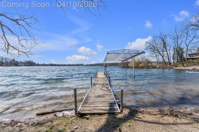 3525 Whitfield Drive, Waterford Charter Township, MI 48329