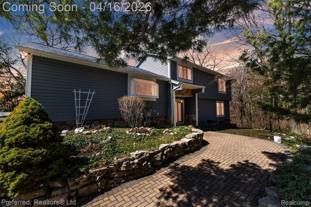 3525 Whitfield Drive, Waterford Charter Township, MI 48329