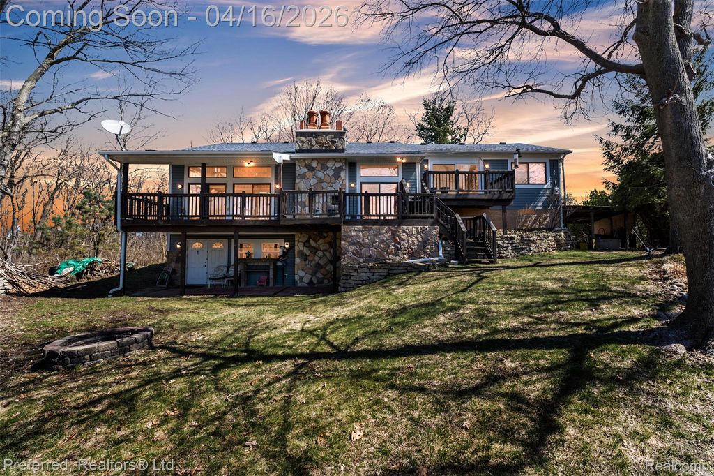 3525 Whitfield Drive, Waterford Charter Township, MI 48329