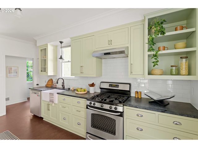 2415 Ne 15TH Ave, Portland, OR 97212