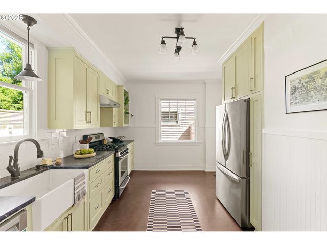 2415 Ne 15TH Ave, Portland, OR 97212