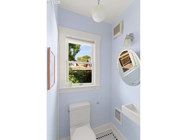 2415 Ne 15TH Ave, Portland, OR 97212