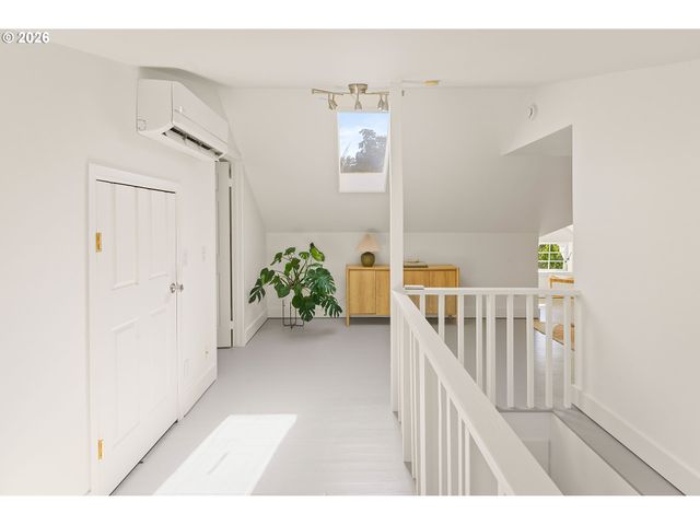 2415 Ne 15TH Ave, Portland, OR 97212