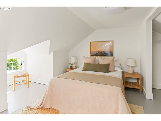 2415 Ne 15TH Ave, Portland, OR 97212