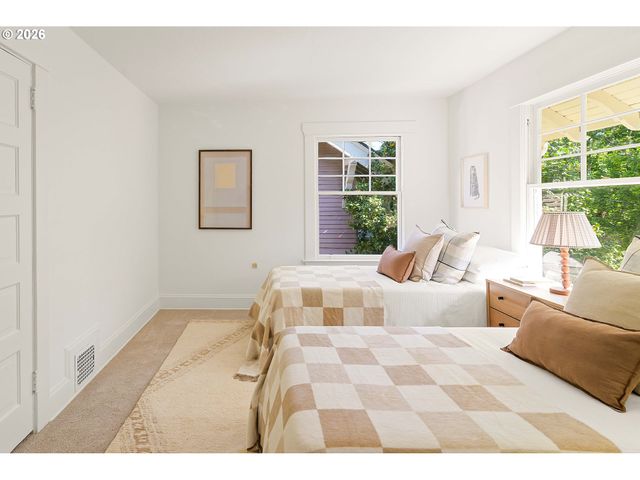 2415 Ne 15TH Ave, Portland, OR 97212