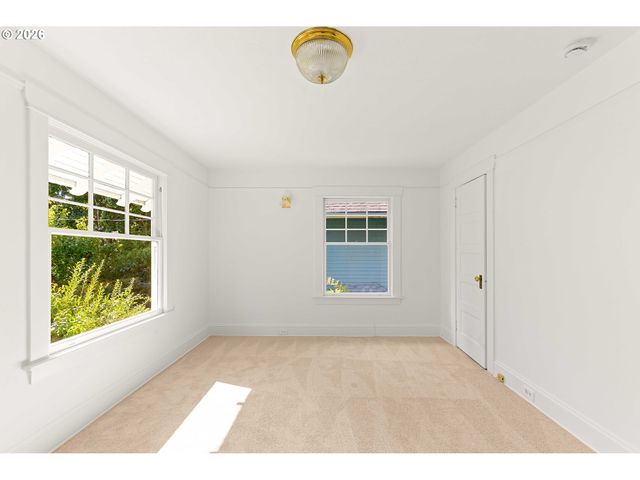 2415 Ne 15TH Ave, Portland, OR 97212