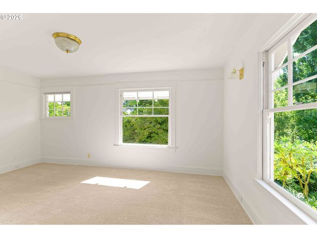 2415 Ne 15TH Ave, Portland, OR 97212