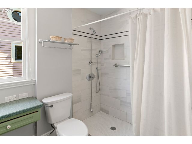 2415 Ne 15TH Ave, Portland, OR 97212