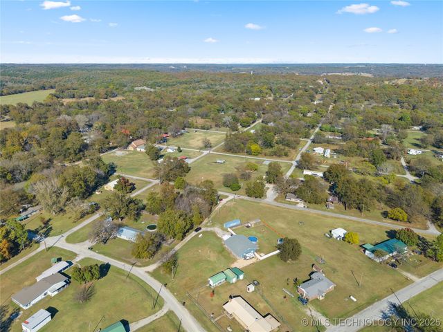 300 S 1st Street, Dougherty, OK 73032