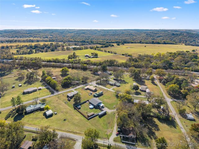 300 S 1st Street, Dougherty, OK 73032