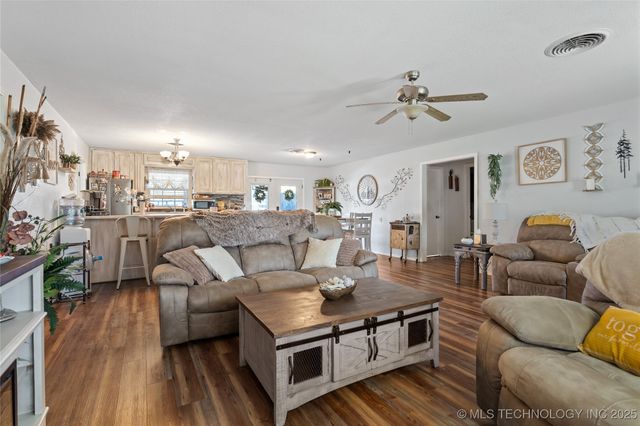 300 S 1st Street, Dougherty, OK 73032