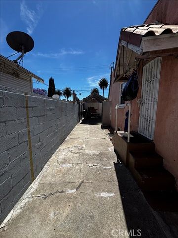 2032 W 77th St, Los Angeles, CA 90047