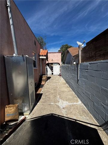 2032 W 77th St, Los Angeles, CA 90047