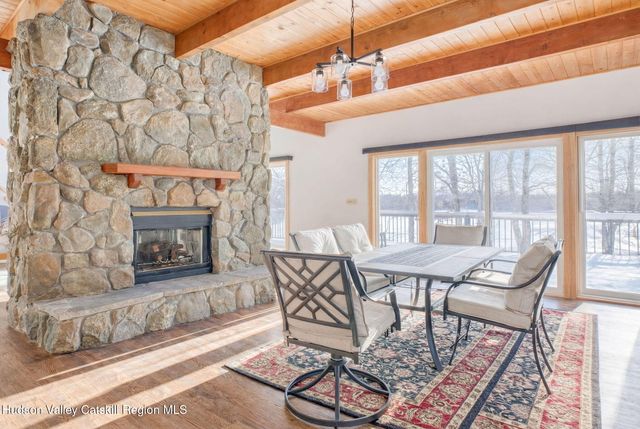 28 Juniper Lane, Athens, NY 12015