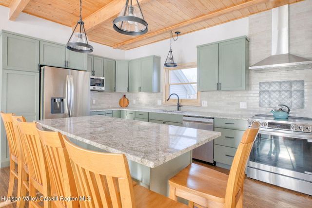 28 Juniper Lane, Athens, NY 12015