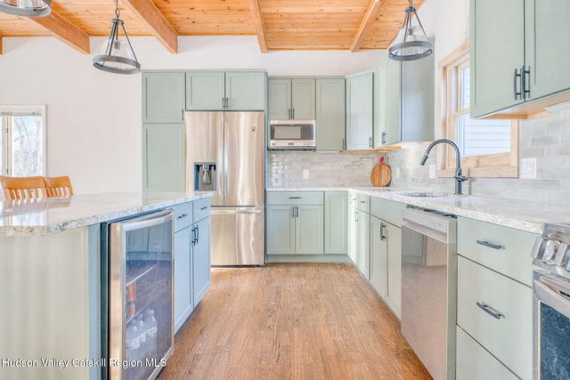 28 Juniper Lane, Athens, NY 12015