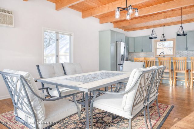 28 Juniper Lane, Athens, NY 12015