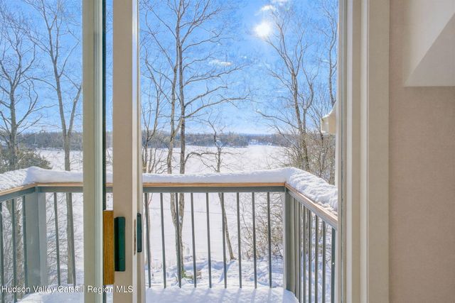 28 Juniper Lane, Athens, NY 12015