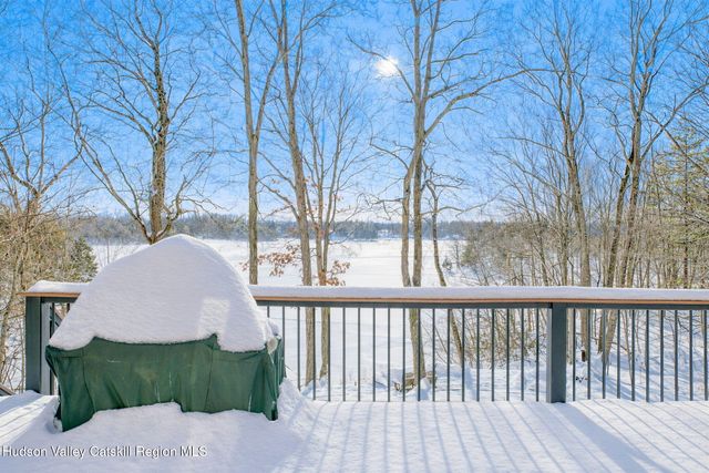 28 Juniper Lane, Athens, NY 12015