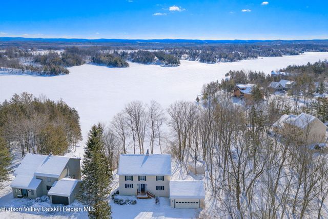 28 Juniper Lane, Athens, NY 12015