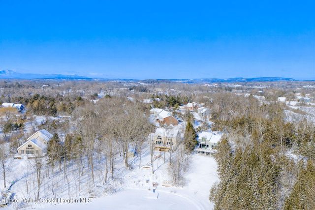 28 Juniper Lane, Athens, NY 12015