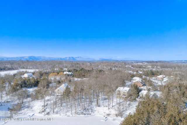 28 Juniper Lane, Athens, NY 12015