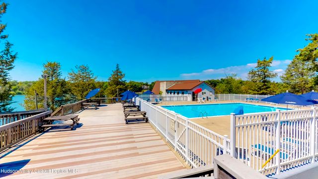 28 Juniper Lane, Athens, NY 12015